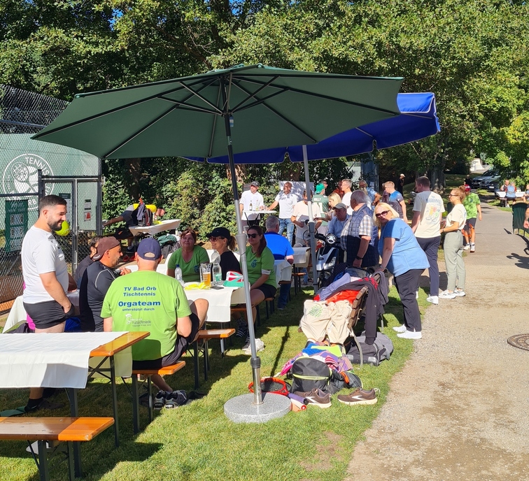 Reger Besuch auf der wunderschönen Tennisanlage im Orbgrund TdV