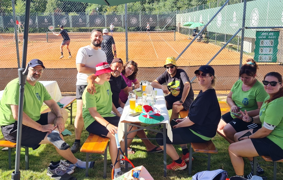 Die Spieler vom Tischtennis-Verein entspannten sich in den Pausen.